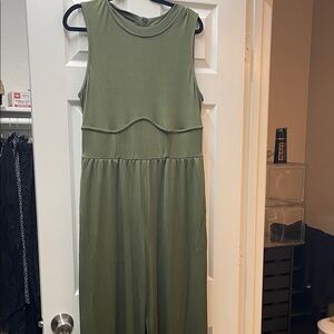 Cider Olive Green Sleeveless Jumpsuit